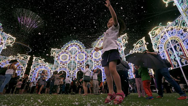 snow foam on singapore christmas 640.jpg